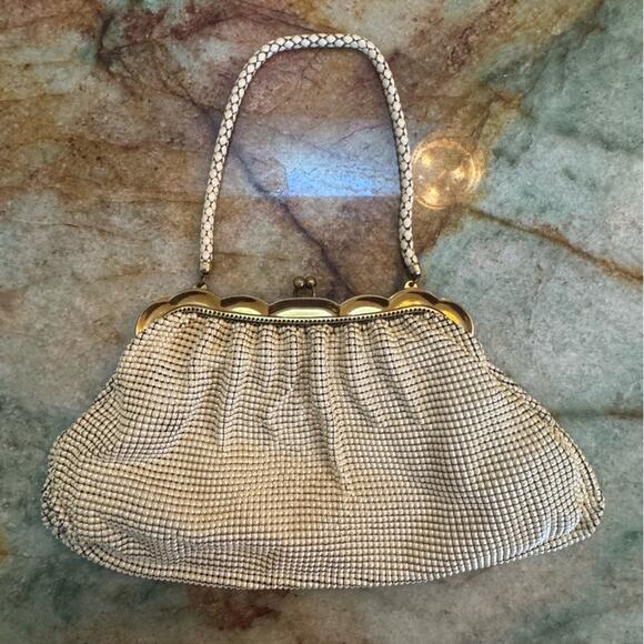 Whiting & Davis Handbags - Vintage Mesh Whiting & Davis Ivory Handbag w/ Gold Kiss Lock Circa 1940’s-50’s